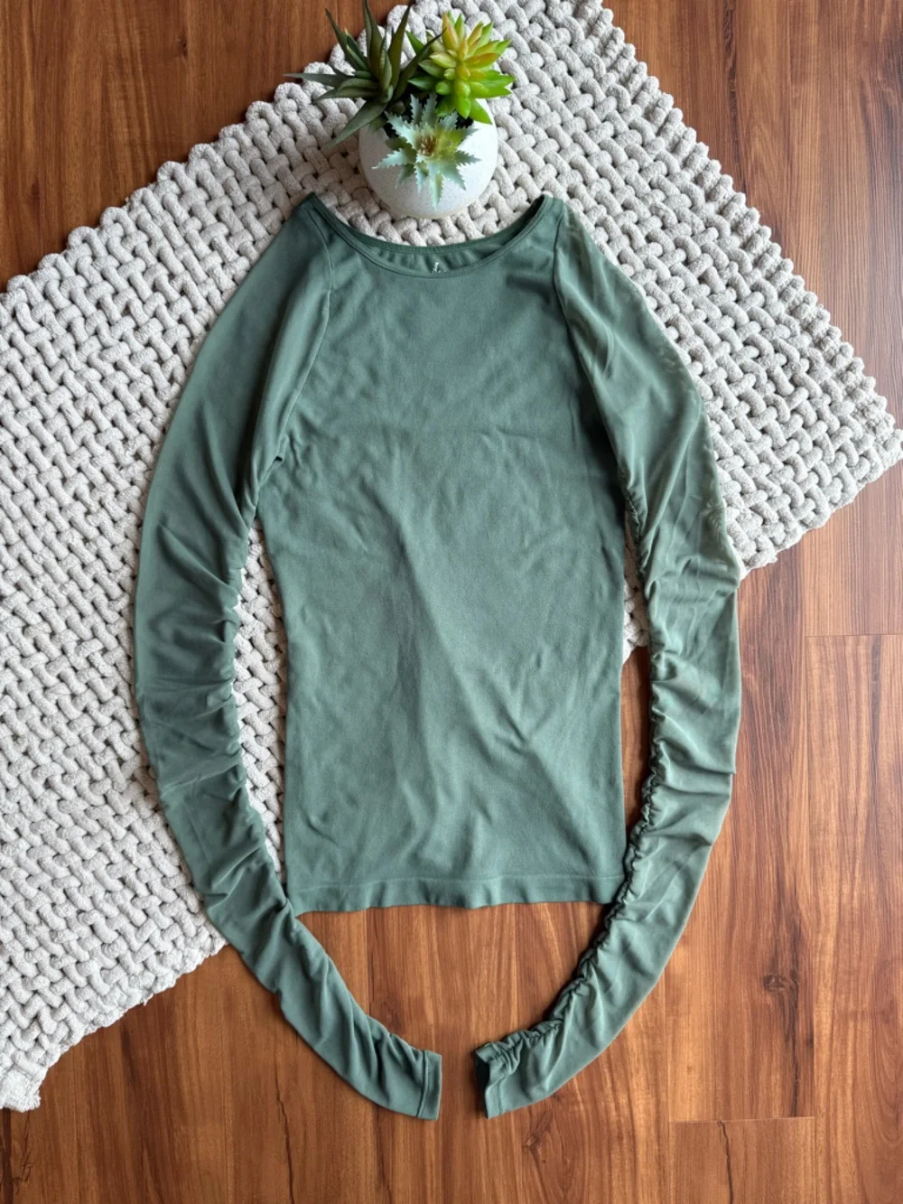 Intimately Free People | Scrunch Sleeve Seamless Mesh Top in Army Green | XS/S